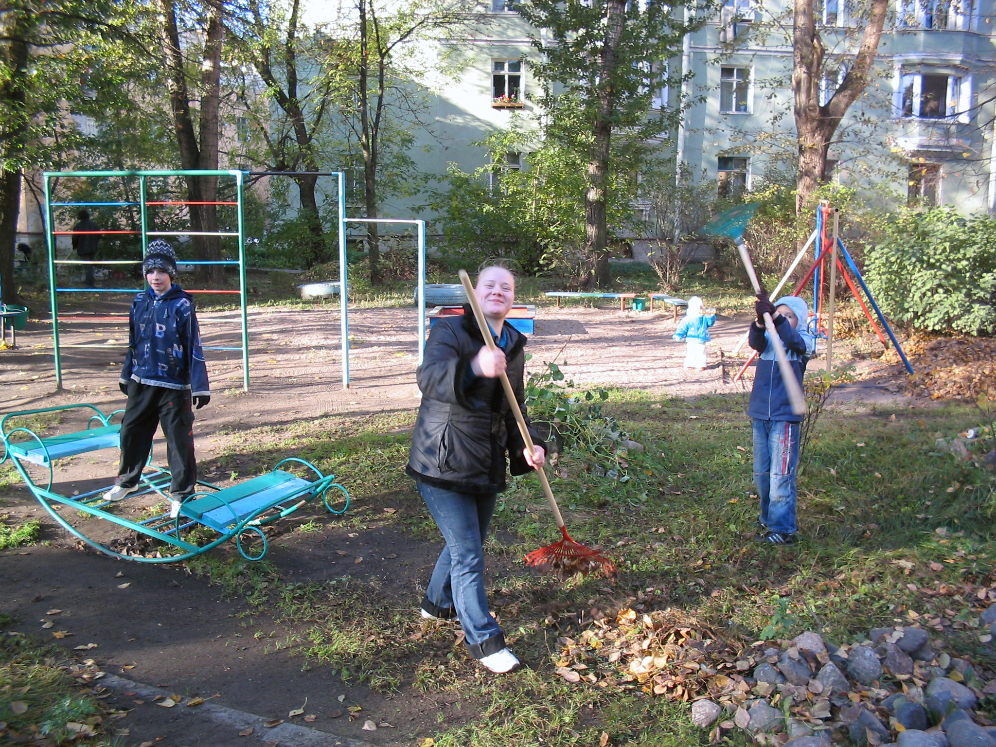 Субботник во дворе дома